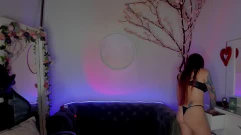 Snapshot of lindsay_khaleesi chatting on November 22, 10:31 pm Lindsay online show from November 22, 10:31 pm