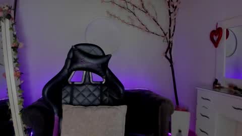 Snapshot of lindsay_khaleesi chatting on January 12, 9:20 pm Lindsay online show from January 12, 9:20 pm