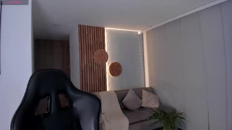 Snapshot of lindseyhallx chatting on October 8, 12:19 am call me annie online show from October 8, 12:19 am