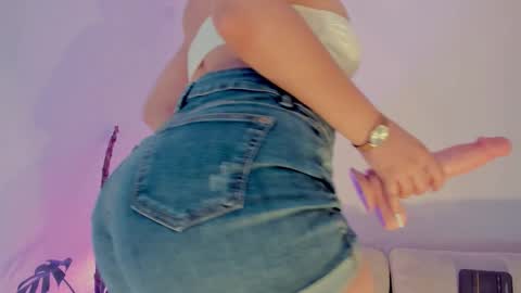 Snapshot of lindseymoss_ chatting on October 18, 12:35 am Lindsey Moss online show from October 18, 12:35 am