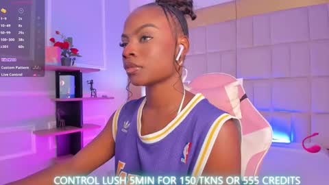 Snapshot of linsyadams chatting on December 20, 7:50 pm online show from December 20, 7:50 pm