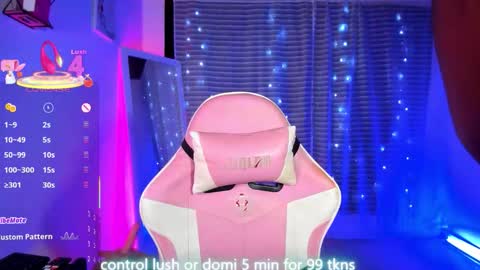 Snapshot of linsyadams chatting on October 14, 10:10 pm online show from October 14, 10:10 pm