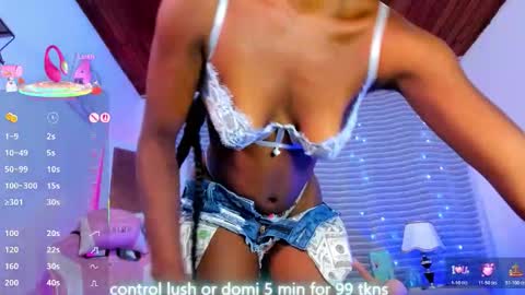 Snapshot of linsyadams chatting on November 15, 9:21 pm online show from November 15, 9:21 pm