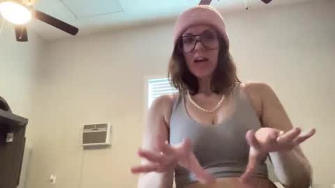 linusloves online show from February 16, 7:43 pm