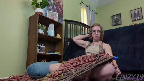 Snapshot of linzy19 chatting on December 16, 11:28 pm Linzy19 online show from December 16, 11:28 pm