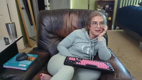 Snapshot of linzy19 chatting on January 6, 7:45 pm Linzy19 online show from January 6, 7:45 pm