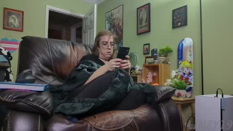 Snapshot of linzy19 chatting on January 18, 2:14 am Linzy19 online show from January 18, 2:14 am