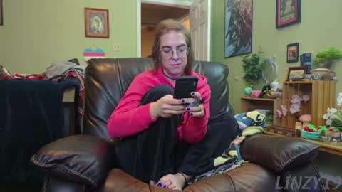 Snapshot of linzy19 chatting on January 23, 12:14 am Linzy19 online show from January 23, 12:14 am