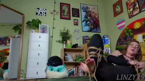 Snapshot of linzy19 chatting on February 21, 4:07 am Linzy19 online show from February 21, 4:07 am