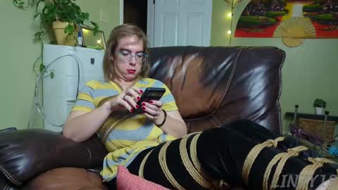 Snapshot of linzy19 chatting on September 14, 3:49 am Linzy19 online show from September 14, 3:49 am