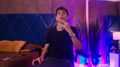 Snapshot of lionfoster chatting on December 2, 8:59 pm LION FOSTER online show from December 2, 8:59 pm