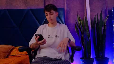 Snapshot of lionfoster chatting on December 4, 9:34 pm LION FOSTER online show from December 4, 9:34 pm