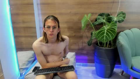 Snapshot of lior_evan chatting on May 23, 2:17 am Lior evan online show from May 23, 2:17 am