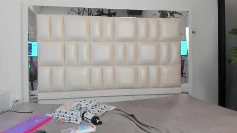 Snapshot of liorah_wolf chatting on May 29, 9:02 pm Liorah wolf online show from May 29, 9:02 pm