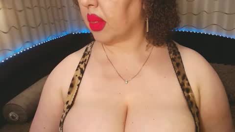 Snapshot of lipsaddiction chatting on February 6, 11:08 pm LIpsAddiction online show from February 6, 11:08 pm