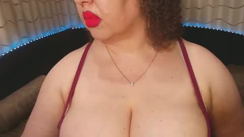 Snapshot of lipsaddiction chatting on February 8, 9:29 pm LIpsAddiction online show from February 8, 9:29 pm