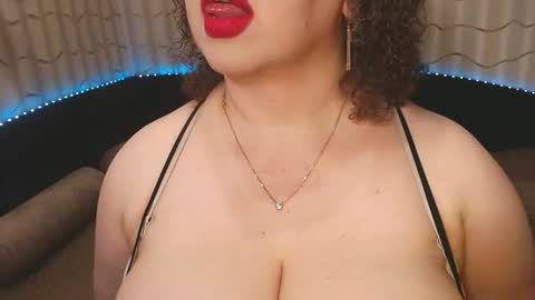 Snapshot of lipsaddiction chatting on February 21, 10:55 pm LIpsAddiction online show from February 21, 10:55 pm