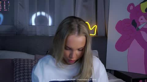 Amelia online show from December 18, 1:11 am