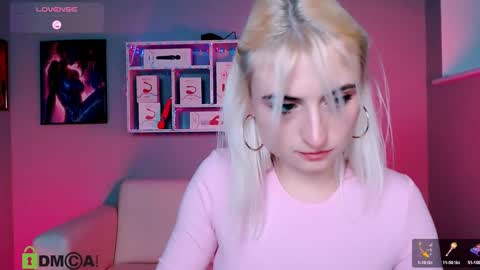 Snapshot of lisa_dark_ chatting on November 3, 8:10 pm Lisa online show from November 3, 8:10 pm