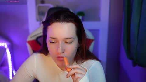 lisa_elfy online show from February 13, 3:08 pm