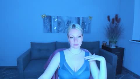 lisa_merritt online show from June 3, 5:43 am