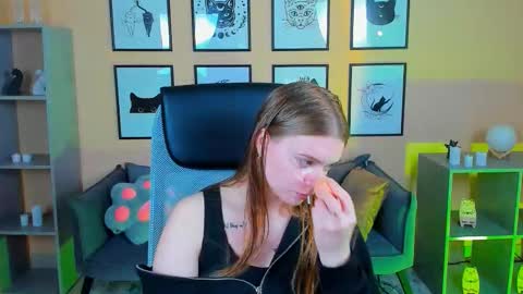 Snapshot of lisa_mitchel chatting on October 25, 2:19 am Lisa online show from October 25, 2:19 am