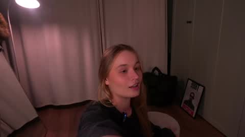 Elisabeth or Lisa online show from March 29, 8:09 pm