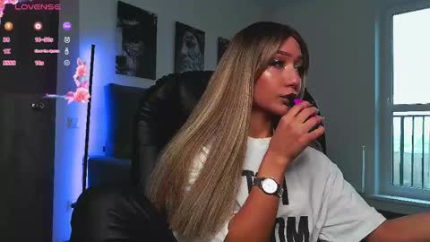 Lisa online show from April 12, 12:21 pm