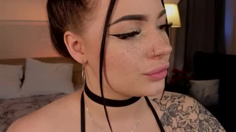 Snapshot of lisaaaliss chatting on April 24, 10:18 am lisaaaliss online show from April 24, 10:18 am