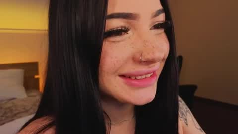 Snapshot of lisaaaliss chatting on April 26, 10:57 am lisaaaliss online show from April 26, 10:57 am
