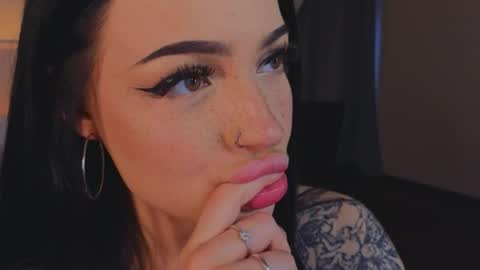 Snapshot of lisaaaliss chatting on May 6, 10:31 am lisaaaliss online show from May 6, 10:31 am