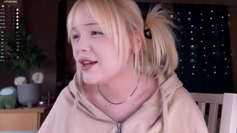 Snapshot of lisalaas chatting on February 5, 8:35 pm -Lisa- Help me to reach 100 thumbs up3 online show from February 5, 8:35 pm