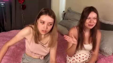 Snapshot of lisanelsona chatting on July 2, 1:05 am Hello our names are Kate and Alice this is our first day here. online show from July 2, 1:05 am