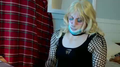 Snapshot of lisatime3 chatting on March 14, 1:44 am Lisa Love online show from March 14, 1:44 am