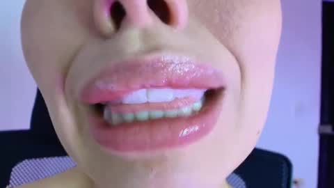 Snapshot of lisbet_21x chatting on November 15, 2:57 pm Lisbet online show from November 15, 2:57 pm