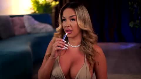 Snapshot of lisetteluxe chatting on June 14, 7:16 pm LisetteLuxe online show from June 14, 7:16 pm