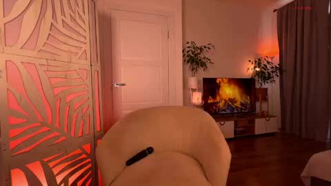 Lisa  online show from April 17, 11:02 am