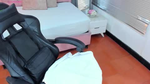 L I S S A  online show from February 21, 3:51 am