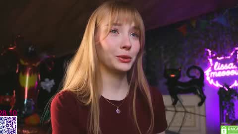 Snapshot of lissa_meooow chatting on October 28, 5:33 am your Liza again. Next stream Dec. 1 at 2 or 3 GMT online show from October 28, 5:33 am