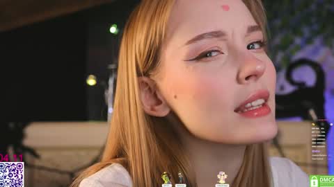 Snapshot of lissa_meooow chatting on November 4, 5:39 am your Liza again. Next stream Dec. 1 at 2 or 3 GMT online show from November 4, 5:39 am