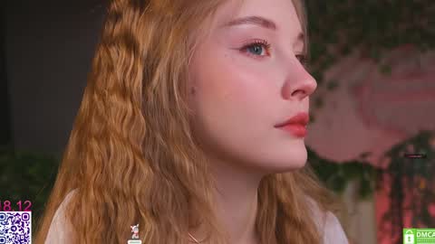 Snapshot of lissa_meooow chatting on December 18, 5:35 am your Liza again. Next stream Dec. 1 at 2 or 3 GMT online show from December 18, 5:35 am