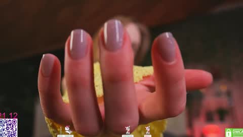 Snapshot of lissa_meooow chatting on December 21, 6:31 am your Liza again. Next stream Dec. 1 at 2 or 3 GMT online show from December 21, 6:31 am