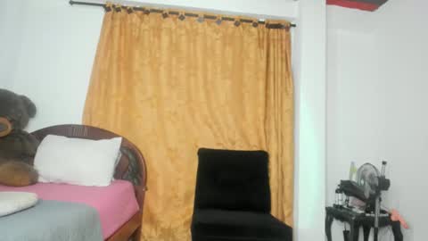 lissa_petitee online show from March 6, 1:05 am