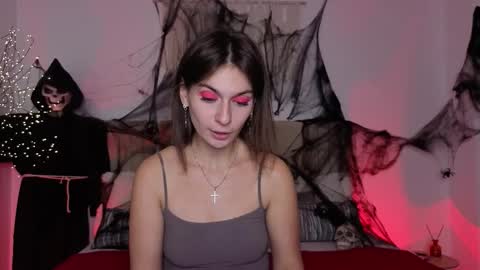 Snapshot of lit1le_mia chatting on October 28, 9:39 pm lit1le_mia online show from October 28, 9:39 pm