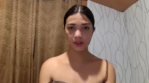 Snapshot of litl_tits chatting on February 3, 4:10 am litl_tits online show from February 3, 4:10 am