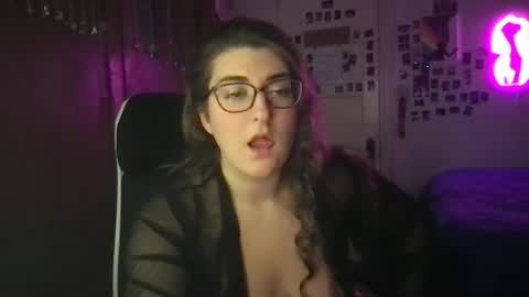 litlebabygoddess online show from November 11, 7:19 am