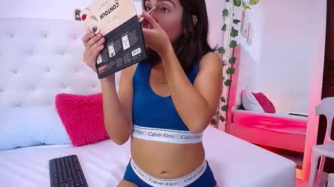 litleslut_ online show from November 24, 8:19 pm