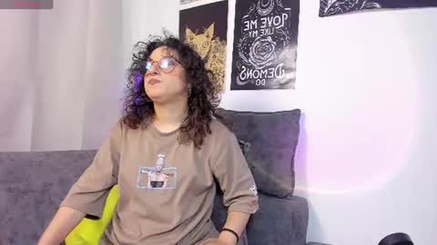 Snapshot of little__ammy chatting on July 6, 10:01 am little__ammy online show from July 6, 10:01 am