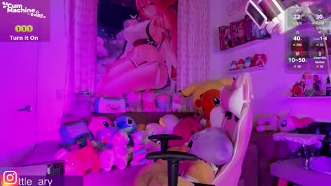 Snapshot of little__ary chatting on December 5, 5:05 am little ary online show from December 5, 5:05 am