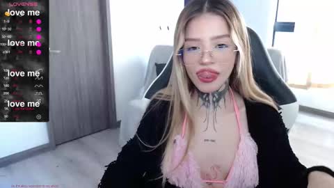 Amelie  online show from November 29, 7:17 pm